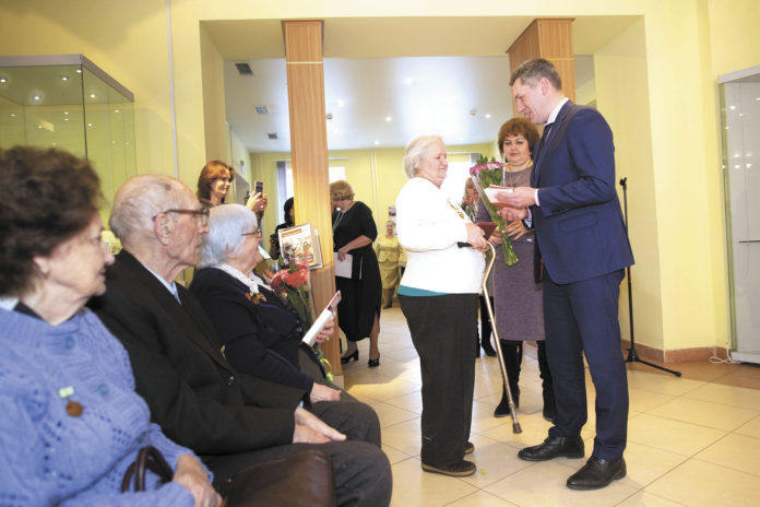 Ветеранам-блокадникам вручили памятные знаки Ветеранам-блокадникам вручили памятные знаки