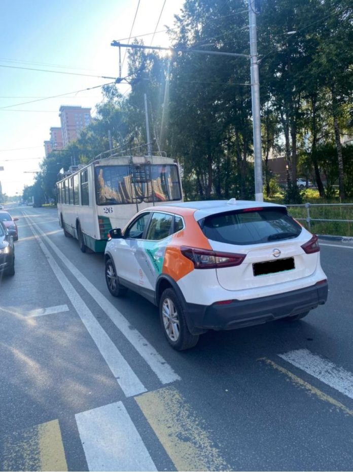 В результате ДТП на ул. Ленинградской пострадал несовершеннолетний В результате ДТП на ул. Ленинградской пострадал несовершеннолетний