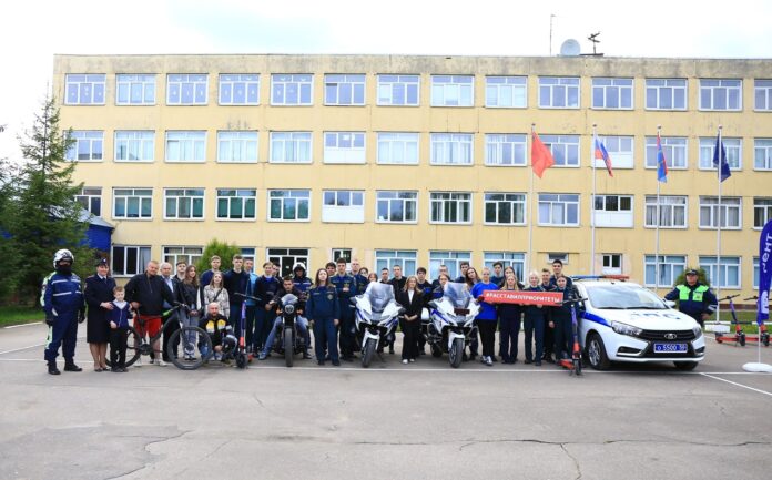 В Подмосковье автоинспекторы и представители кикшеринговых компаний проводят обучающие занятия для пользователей СИМ В Подмосковье автоинспекторы и представители кикшеринговых компаний проводят обучающие занятия для пользователей СИМ