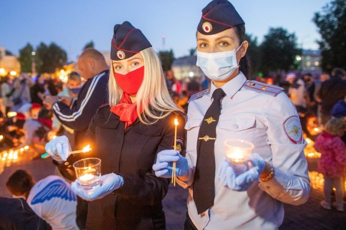 Подольские полицейские присоединились к акции «Свеча памяти»