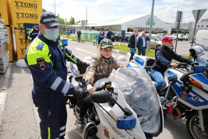 Госавтоинспекторы и общественники провели профилактическую акцию «Каникулы безопасности» в Подольске Госавтоинспекторы и общественники провели профилактическую акцию «Каникулы безопасности» в Подольске