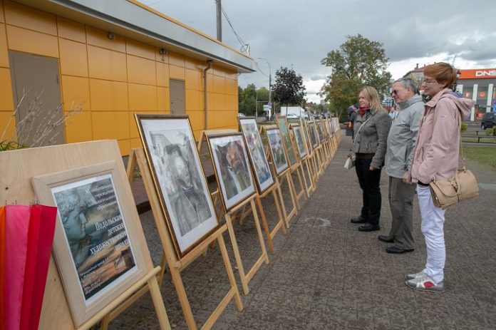 Около 60 работ подольских мастеров было представлено на выставке «Подольский вернисаж»