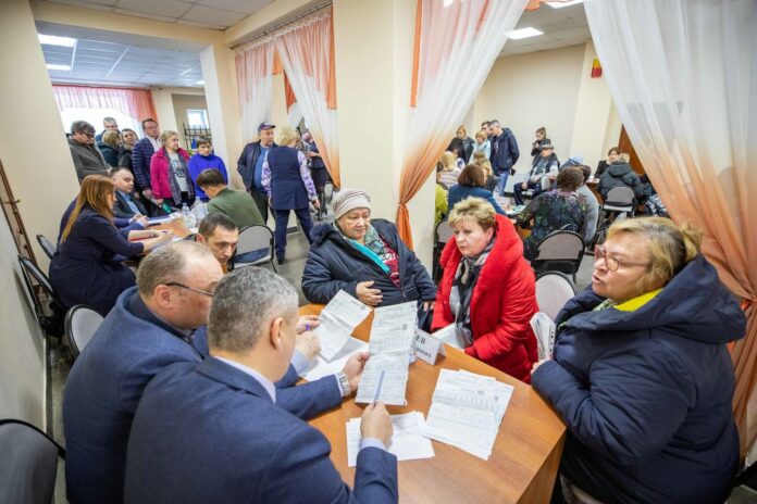 Выездная администрация в пос. Молодежный 14 апреля