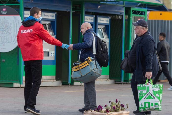 Примерно 9 тысяч масок раздали активисты на улицах Большого Подольска