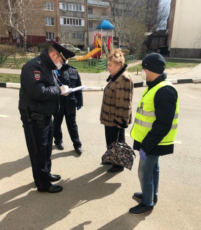 В Подольске сотрудники УМВД провели профилактические беседы с гражданами В Подольске сотрудники УМВД провели профилактические беседы с гражданами