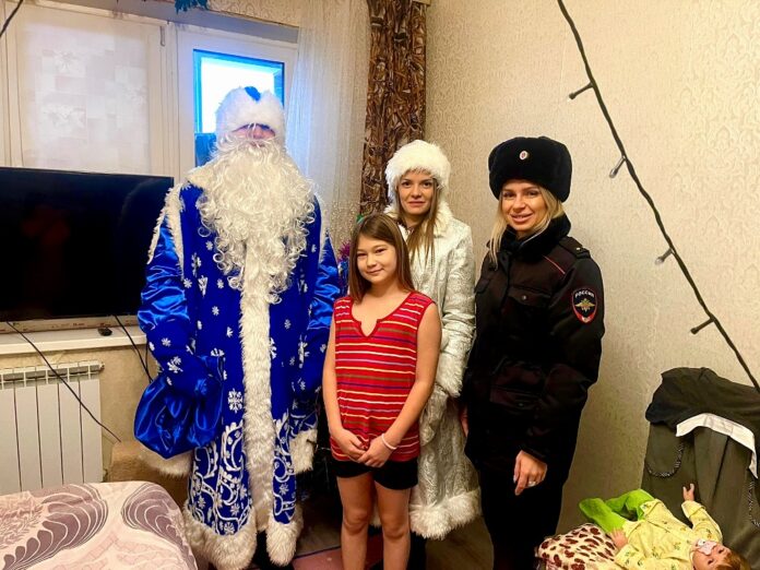 Сотрудники УМВД России по г.о. Подольск поздравили детей и родственников коллег, находящихся в длительной...