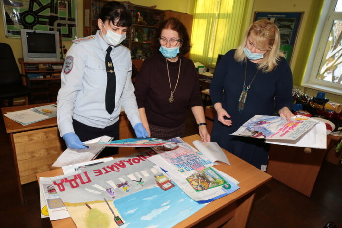 Муниципальный этап ежегодного областного конкурса творческих работ «Мы за безопасную дорогу» прошел в Городском... Муниципальный этап ежегодного областного конкурса творческих работ «Мы за безопасную дорогу» прошел в Городском...