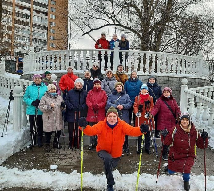 Занятия по скандинавской ходьбе по проекту “Активное долголетие” снова проходят в парке имени Талалихина Занятия по скандинавской ходьбе по проекту “Активное долголетие” снова проходят в парке имени Талалихина