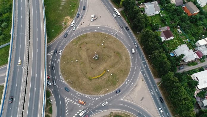 Первый в Подмосковье турбокольцевой перекресток построили в Большом Подольске Первый в Подмосковье турбокольцевой перекресток построили в Большом Подольске