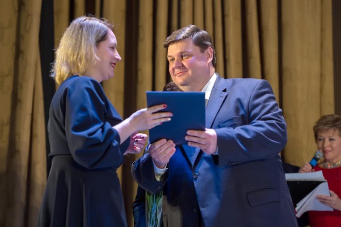 На Дне работника ЖКХ – поздравляли, обсуждали, танцевали! На Дне работника ЖКХ – поздравляли, обсуждали, танцевали!