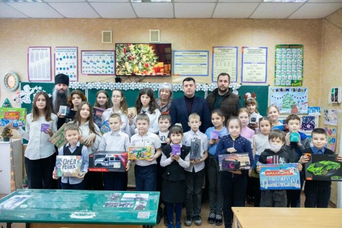 Глава Подольска Григорий Артамонов навестил подшефных ребят в ЛДНР Глава Подольска Григорий Артамонов навестил подшефных ребят в ЛДНР