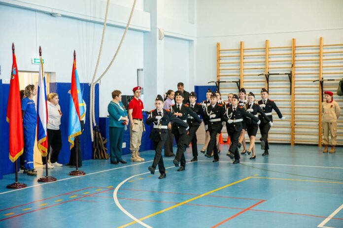 В гимназии имени Подольских курсантов прошёл смотр строя и песни