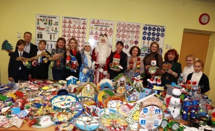 В Подольске полицейские и общественники подвели итоги конкурса на лучшую новогоднюю игрушку В Подольске полицейские и общественники подвели итоги конкурса на лучшую новогоднюю игрушку