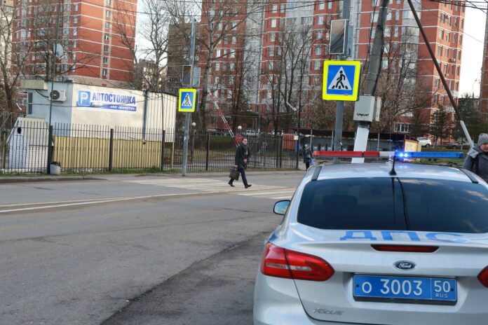 Профилактическое мероприятие «Пешеходный переход» продолжается в Большом Подольске