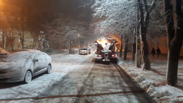 Объекты дорожного хозяйства проверили в микрорайоне Климовск