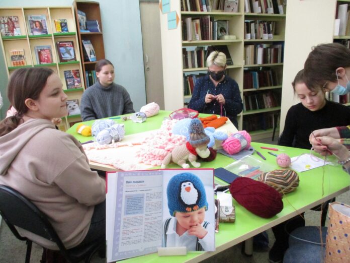 Любители вязания техникой амигурами собрались в подольской библиотеке № 5 Любители вязания техникой амигурами собрались в подольской библиотеке № 5