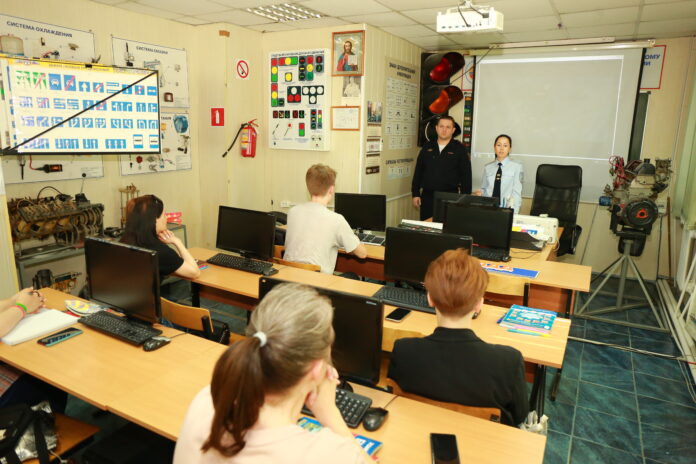 Автоинспекторы рассказали кандидатам в водители  о недопустимости нарушений Правил дорожного движения Автоинспекторы рассказали кандидатам в водители  о недопустимости нарушений Правил дорожного движения