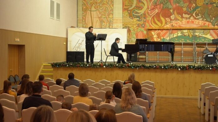 Концерт солистов оркестра Подольской филармонии состоялся в музыкальной школе № 1 имени Агафонниковых