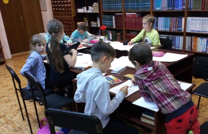 Мастер-класс по изобразительному искусству прошёл в подольской библиотеке №23 Мастер-класс по изобразительному искусству прошёл в подольской библиотеке №23