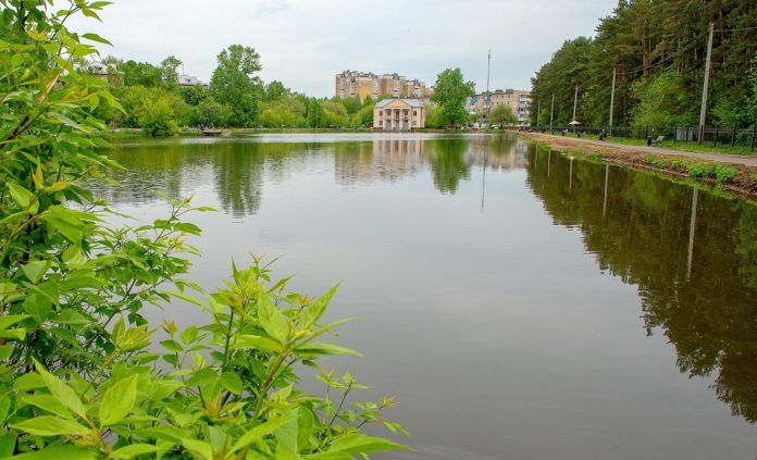 Близится к завершению благоустройство территории прилегающей к пруду в микрорайоне Южный