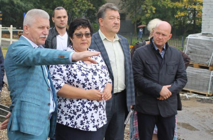 Павел Максимович проинспектировал ремонт в школе №18 имени Подольских курсантов Павел Максимович проинспектировал ремонт в школе №18 имени Подольских курсантов