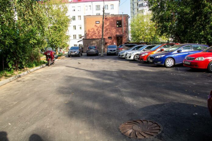 Заменено асфальтобетонное покрытие еще в семи дворах Подольска Заменено асфальтобетонное покрытие еще в семи дворах Подольска