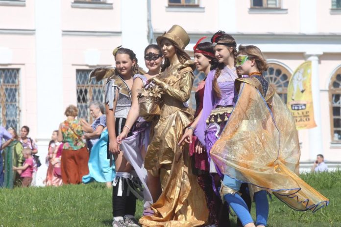 17 подольских  театральных коллективов стали волонтёрами фестиваля «Сон в летнюю ночь»