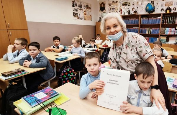 Представители Центральной детской библиотеки продемонстрировали книги с рельефно-точечным шрифтом Представители Центральной детской библиотеки продемонстрировали книги с рельефно-точечным шрифтом