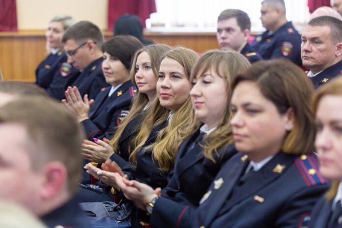 В Подольске поздравили с профессиональным праздником сотрудников полиции В Подольске поздравили с профессиональным праздником сотрудников полиции