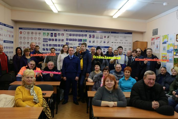 Сотрудники ОГИБДД и прокуратуры призвали водителей уважительно относиться к участникам дорожного движения