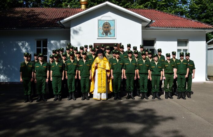 Настоятель Всехсвятского храма служил Божественную литургию в воинском храме благоверного князя Александра Невского