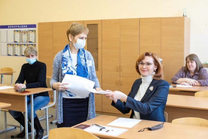 Родители выпускников стали участниками процедуры сдачи ЕГЭ в Подольске