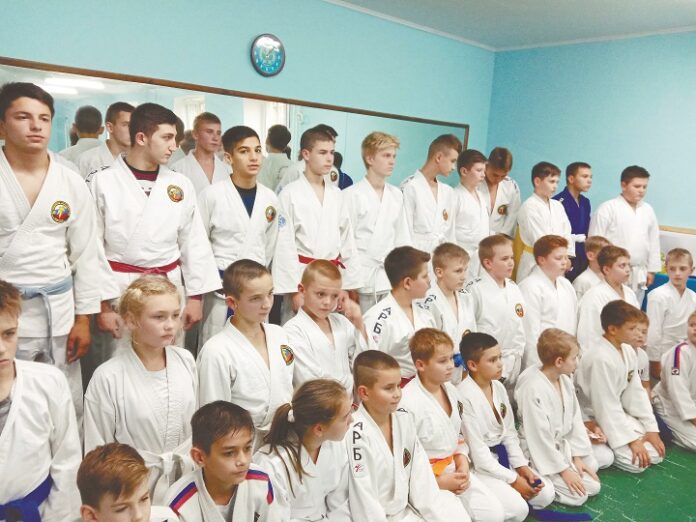 Клуб «Факел»: от славного  прошлого к будущему Клуб «Факел»: от славного  прошлого к будущему