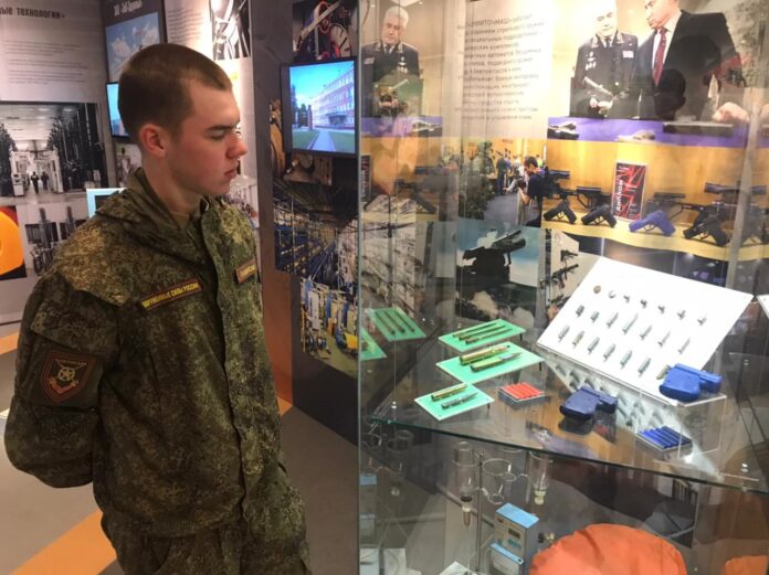 Экскурсию для военнослужащих провели в Подольском краеведческом музее