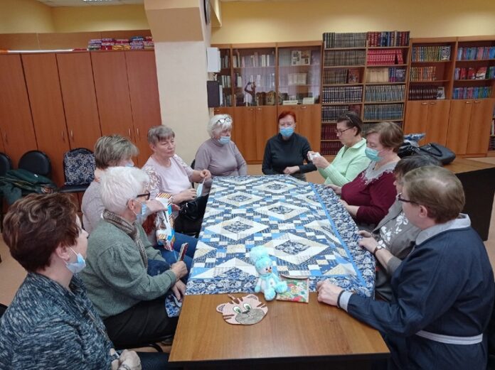 Занятие квилт-клуба “Семицветик” прошло в Центральной библиотеке Подольска
