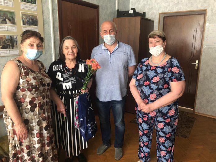 Жительница поселка Дубровицы Раиса Ивановна Мильчевская принимала поздравления с юбилеем 10 июня