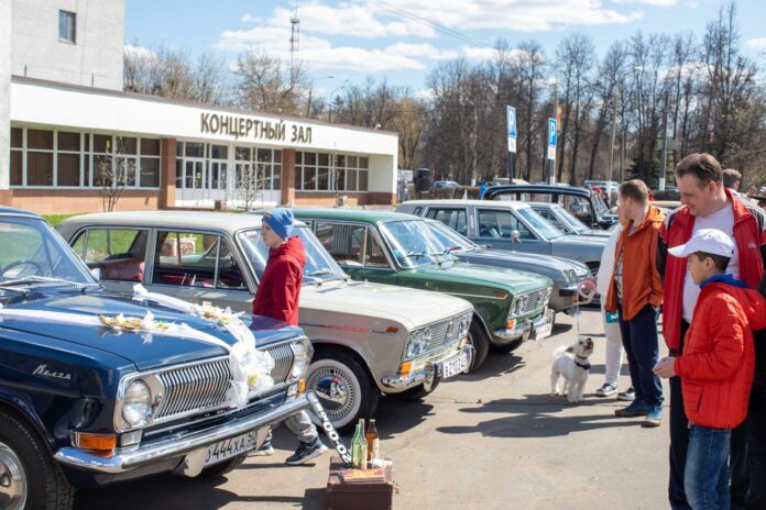 В День Весны и Труда в Подольске в 20-й раз открыли традиционную выставку ретроавтомобилей В День Весны и Труда в Подольске в 20-й раз открыли традиционную выставку ретроавтомобилей