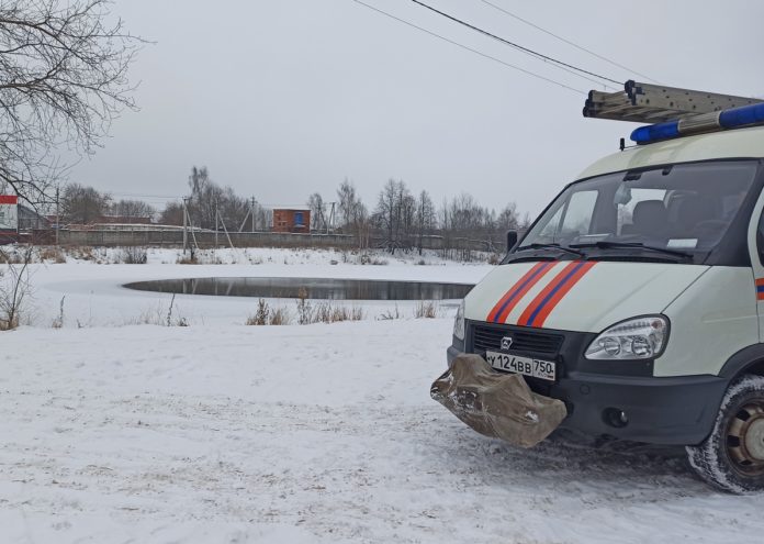 Толщина льда на реке Пахре 20 января Толщина льда на реке Пахре 20 января
