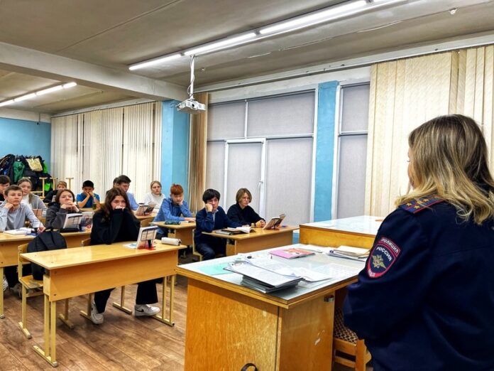 В Подольске сотрудники полиции провели профилактические беседы со школьниками В Подольске сотрудники полиции провели профилактические беседы со школьниками