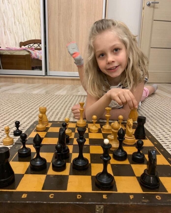 Спортивная школа олимпийского резерва “Пахра” приглашает детей на занятия по шахматам