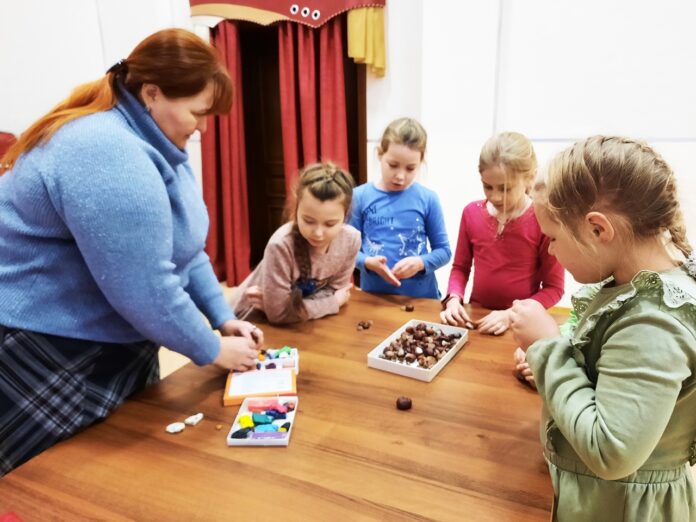 В СДК «Надежда» прошла познавательно- развлекательная программа «Как паук плетет паутину» В СДК «Надежда» прошла познавательно- развлекательная программа «Как паук плетет паутину»