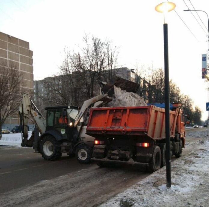 Коммунальным службам Подольска необходимо активнее вывозить снег Коммунальным службам Подольска необходимо активнее вывозить снег