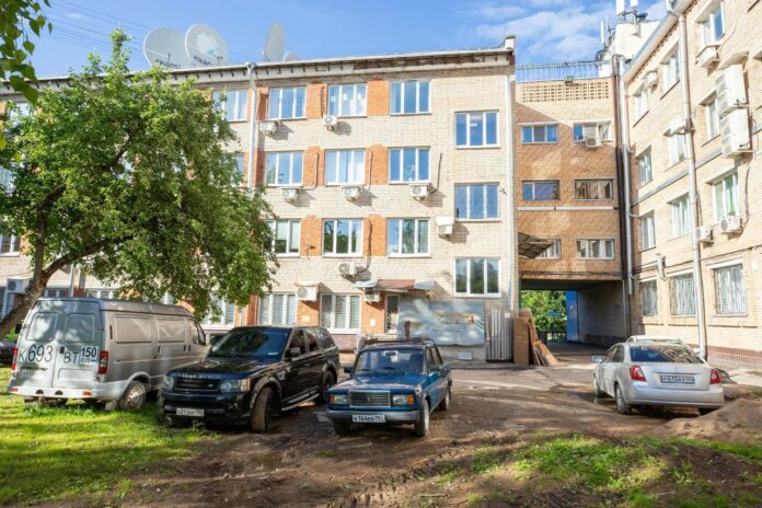 Руководитель муниципалитета встретился с жителями ул. Большой Зеленовской, 31-а Руководитель муниципалитета встретился с жителями ул. Большой Зеленовской, 31-а