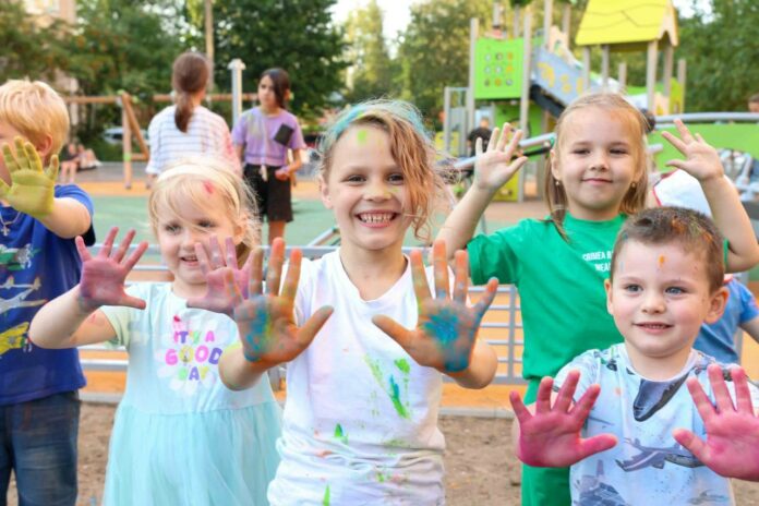 Детскую площадку торжественно откроют на Ленинградской улице Подольска Детскую площадку торжественно откроют на Ленинградской улице Подольска