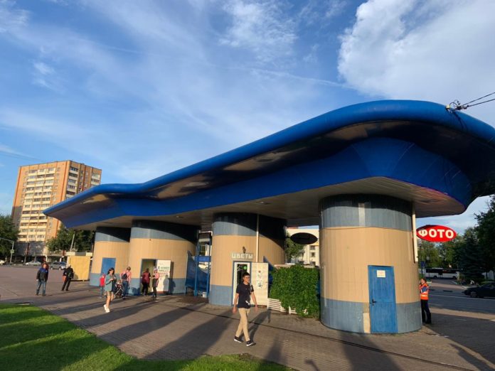 Собственники объектов торговли продолжают благоустройство остановочных комплексов в Подольске