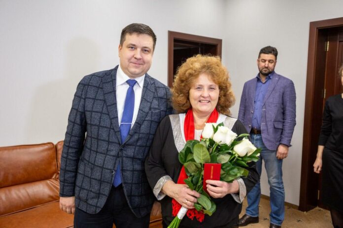 Новым старостам подольских деревень вручили удостоверения и знаки, подтверждающие полномочия Новым старостам подольских деревень вручили удостоверения и знаки, подтверждающие полномочия