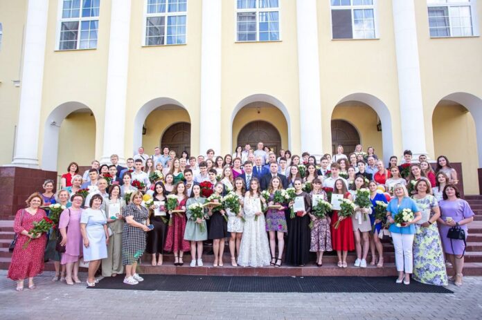 Поздравления и подарки выпускникам Подольска Поздравления и подарки выпускникам Подольска