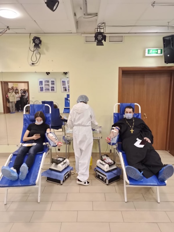 Более 20 человек совершили донацию крови в рамках акции «Московская Епархия в помощь онкологическим... Более 20 человек совершили донацию крови в рамках акции «Московская Епархия в помощь онкологическим...