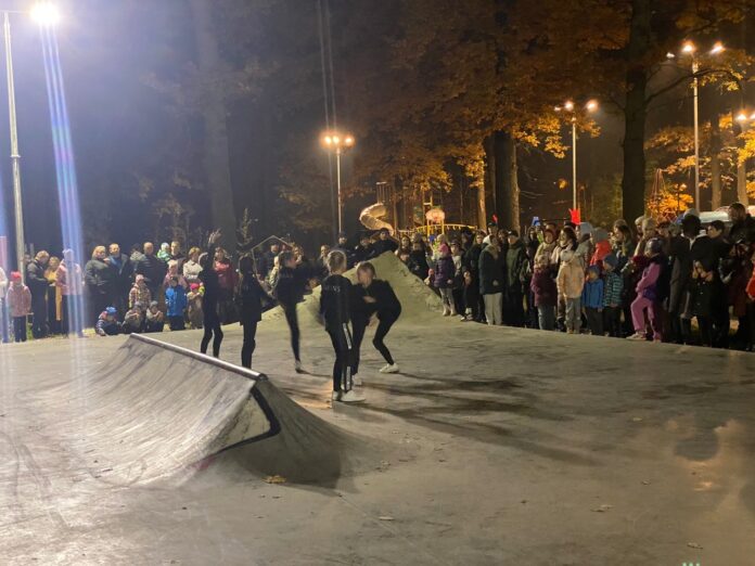 В парке «Дубрава» состоялось выступление коллектива арт-лаборатории “Панорама” В парке «Дубрава» состоялось выступление коллектива арт-лаборатории “Панорама”