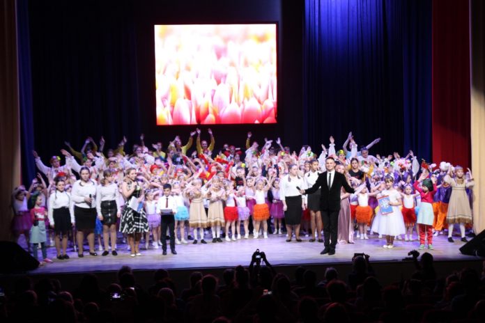 Ярким праздником отметили День мам в Подольске 29 ноября Ярким праздником отметили День мам в Подольске 29 ноября